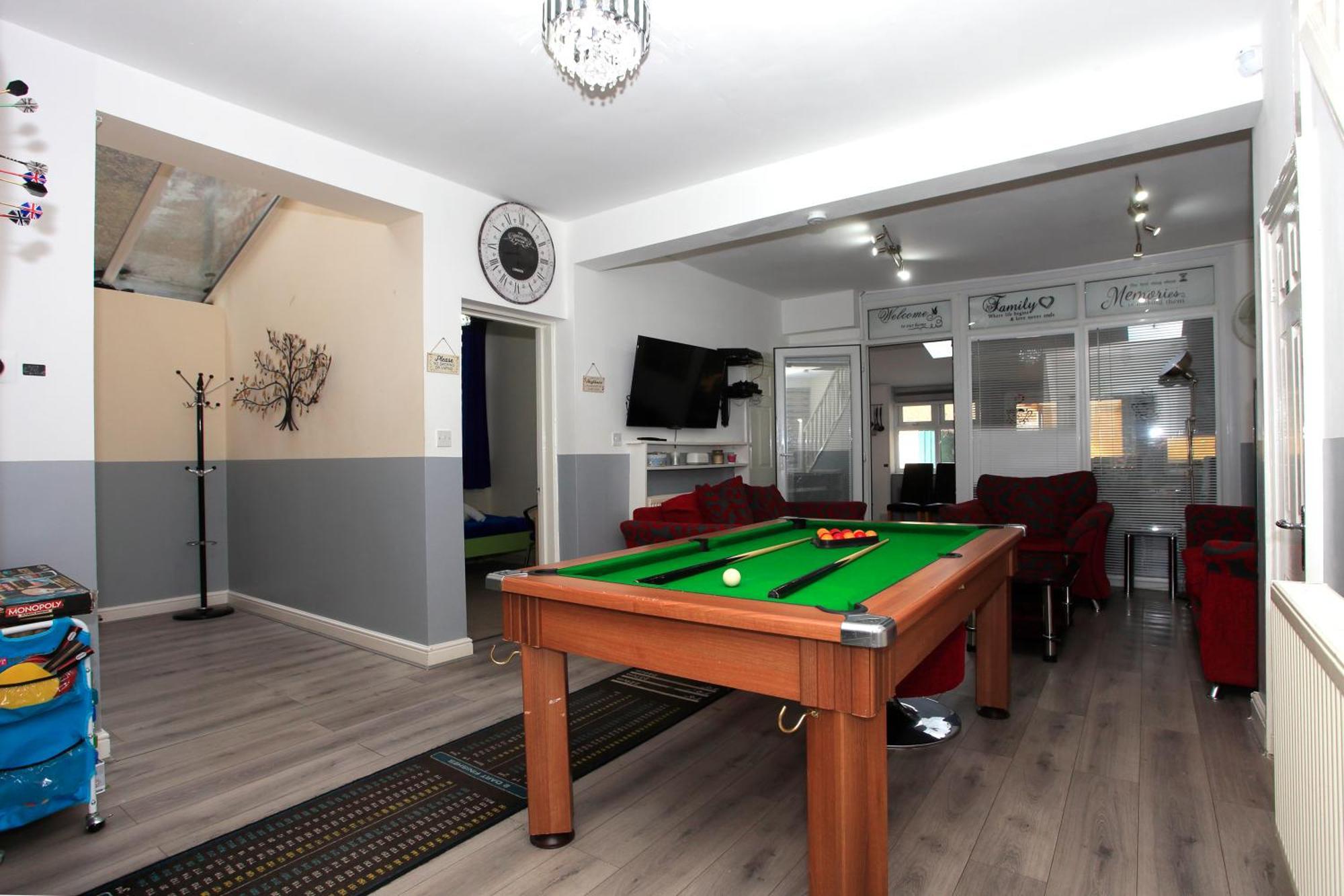 Luxury Hot Tub Entertainment Room Central Park بيتربرو المظهر الخارجي الصورة